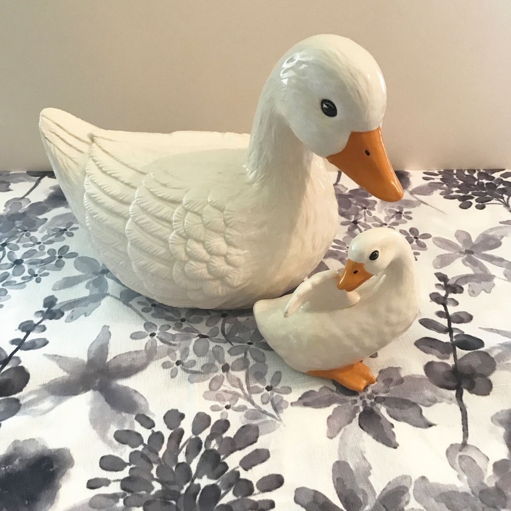 Ceramic Mother and Baby Swan Set